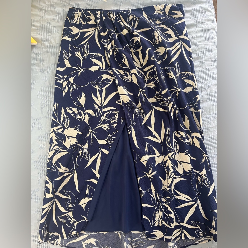 Abercrombie & Fitch Navy and White Skirt